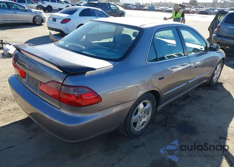 2000 Honda Accord 3.0 Ex из США, поврежденный, VIN 1HGCG1650YA081302